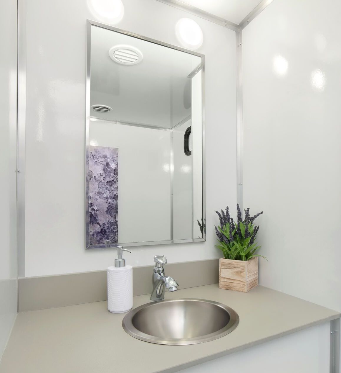 photo of luxury porta potty washington oregon vancouver portland salem