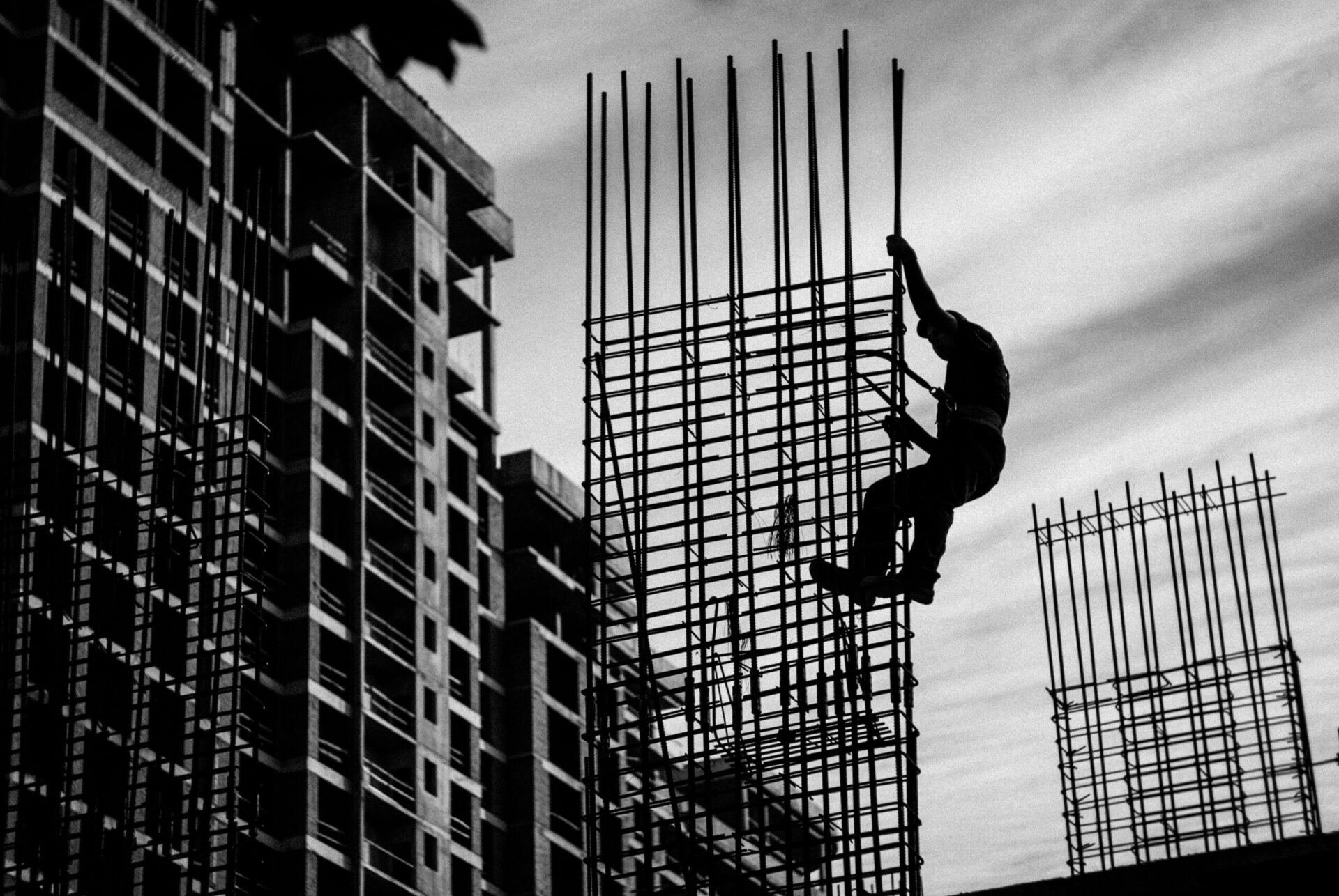 image of a construction worker on building in black and white | portland oregon porta potty rental washington construction sites