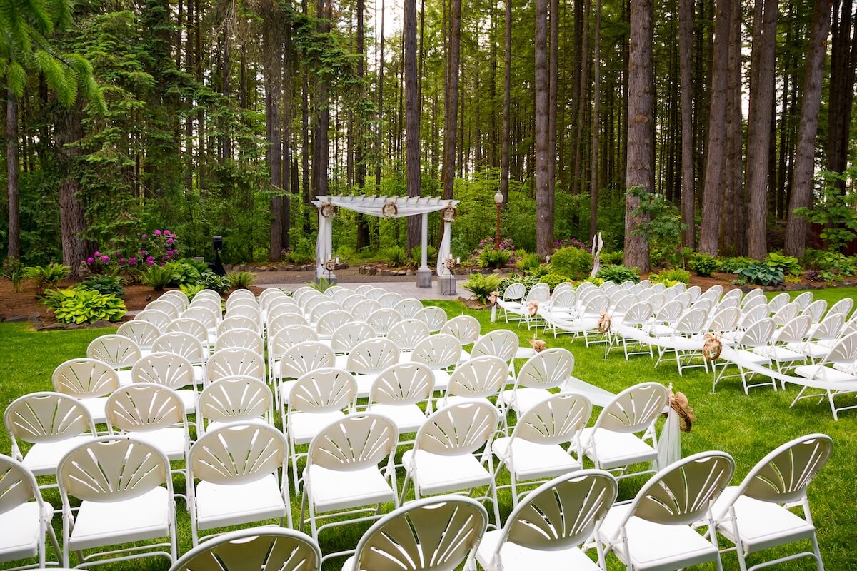Outdoor wedding in oregon